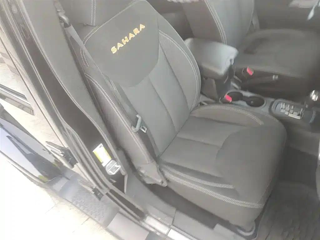 2015 Jeep Wrangler 2.8TD Sahara Four-Door Comfort Edition — миниатюра 25