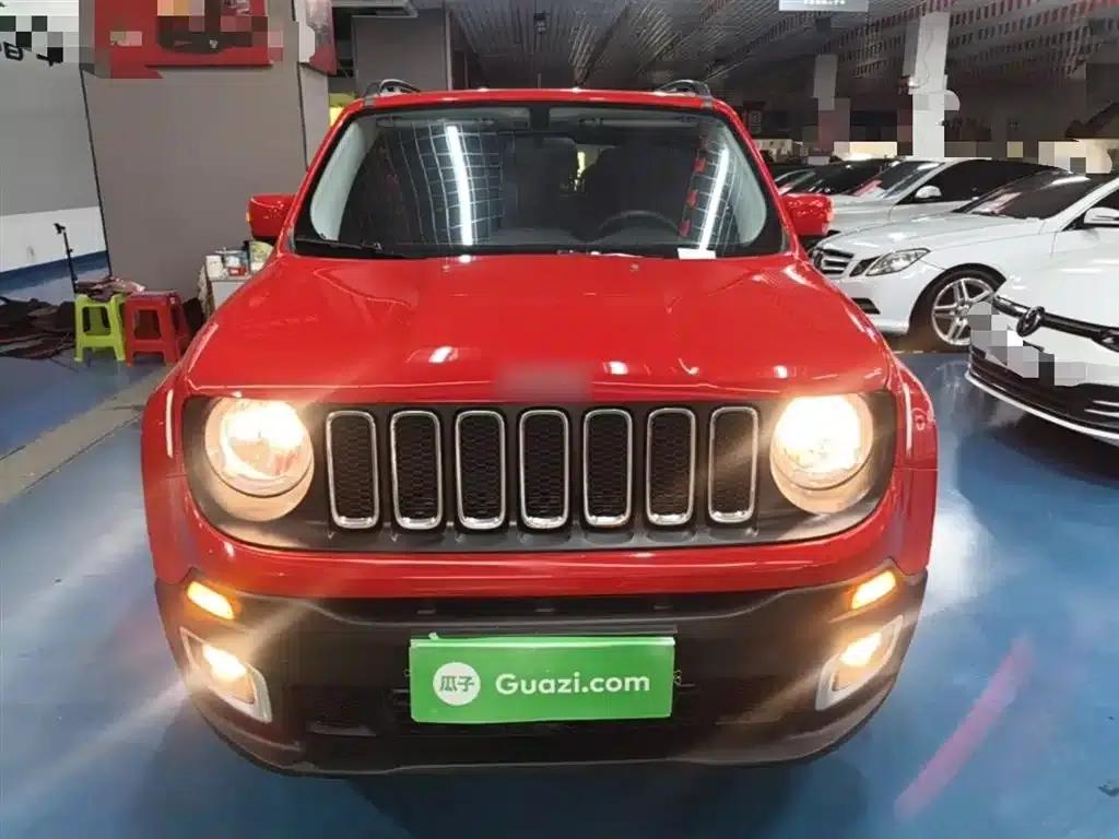 Jeep Renegade 2018 Connected Large Screen Edition 180T Automatic High-Performance Edition — миниатюра 3