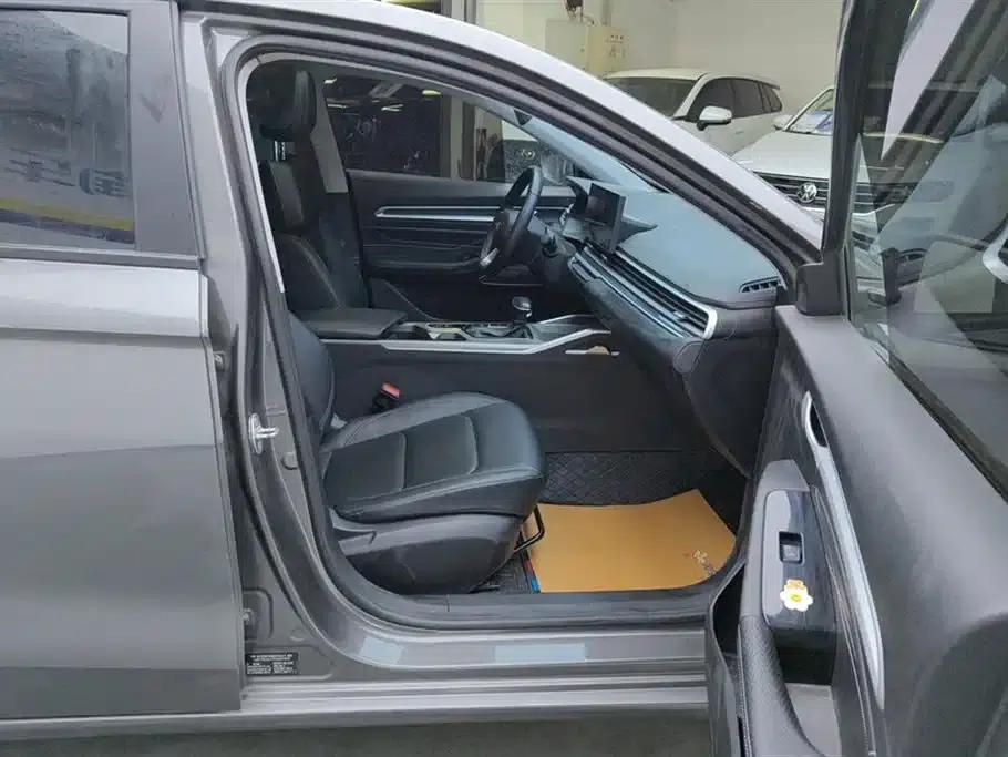 Geely Emgrand 2023 4th Generation Champion Edition 1.5L CVT Luxury — миниатюра 8