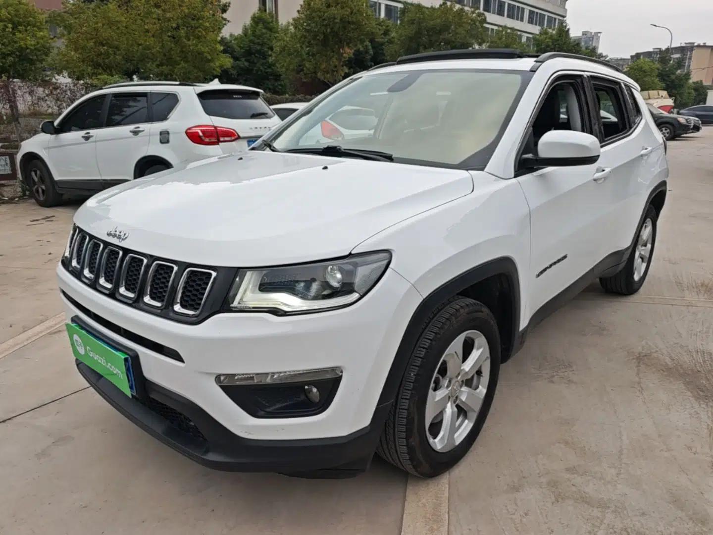 Jeep Compass 2019 220T Automatic Family Edition — миниатюра 1