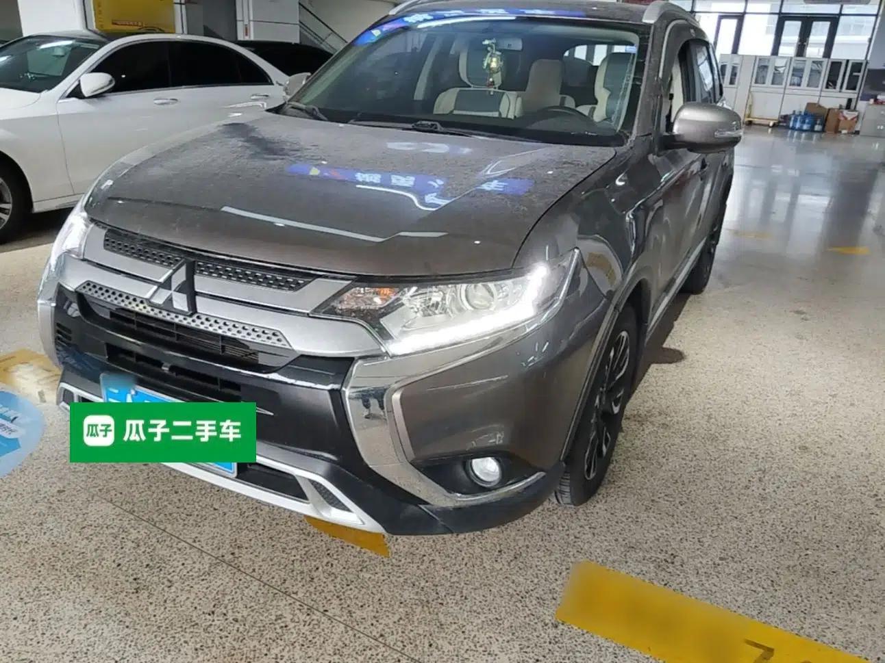 Mitsubishi Outlander 2019 2.0L Two-Wheel Drive Comfort Edition 7 Seats China V Emission Standard — миниатюра 1