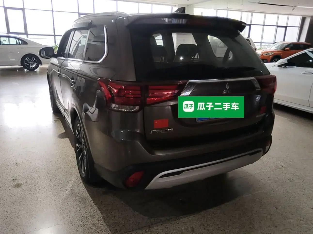 Mitsubishi Outlander 2019 2.0L Two-Wheel Drive Comfort Edition 7 Seats China V Emission Standard — миниатюра 4