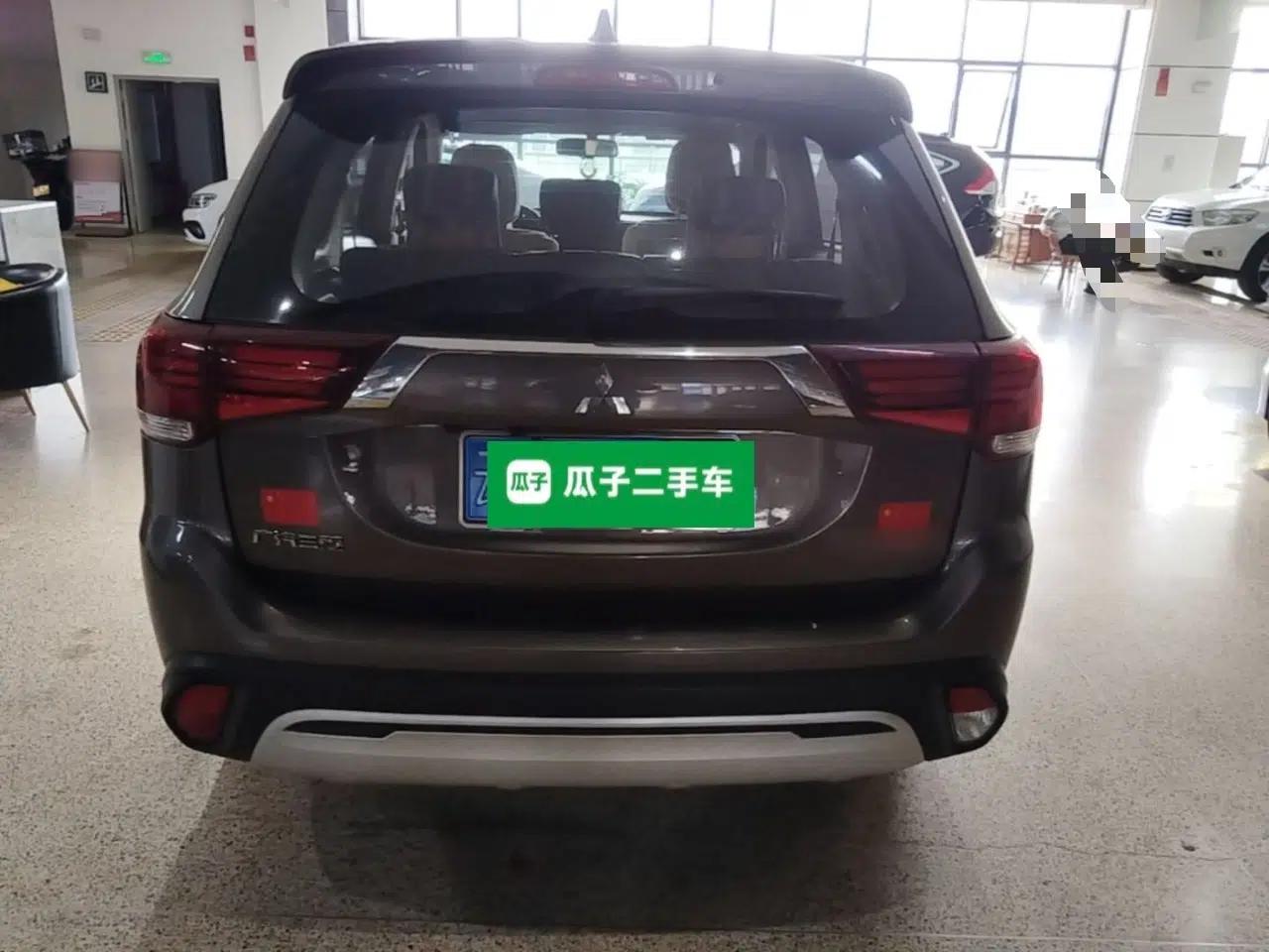 Mitsubishi Outlander 2019 2.0L Two-Wheel Drive Comfort Edition 7 Seats China V Emission Standard — миниатюра 5