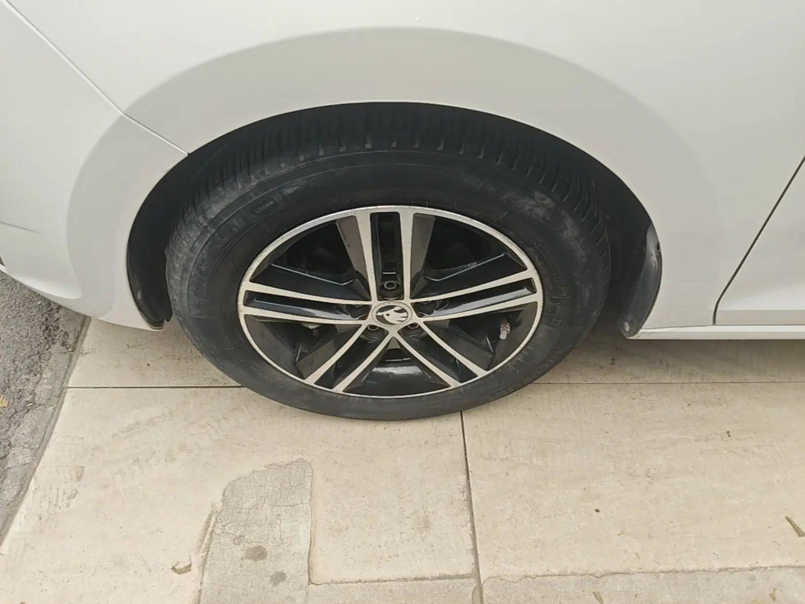 Skoda Rapid Spaceback 2016 Revised Version 1.6L Automatic Front-Drive Edition — миниатюра 8