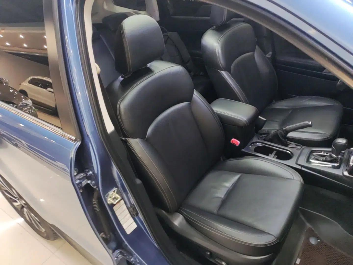 Subaru Forester 2018 2.5i Luxury Navigation Edition — миниатюра 23