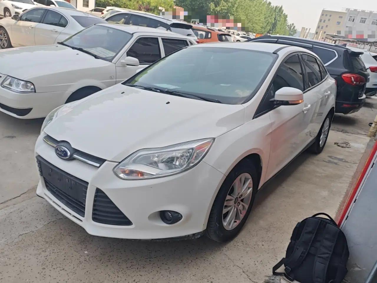 Ford Focus 2012 Sedan 1.6L Automatic Comfort Model — миниатюра 1