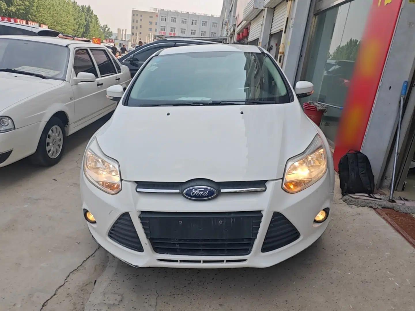 Ford Focus 2012 Sedan 1.6L Automatic Comfort Model — миниатюра 2