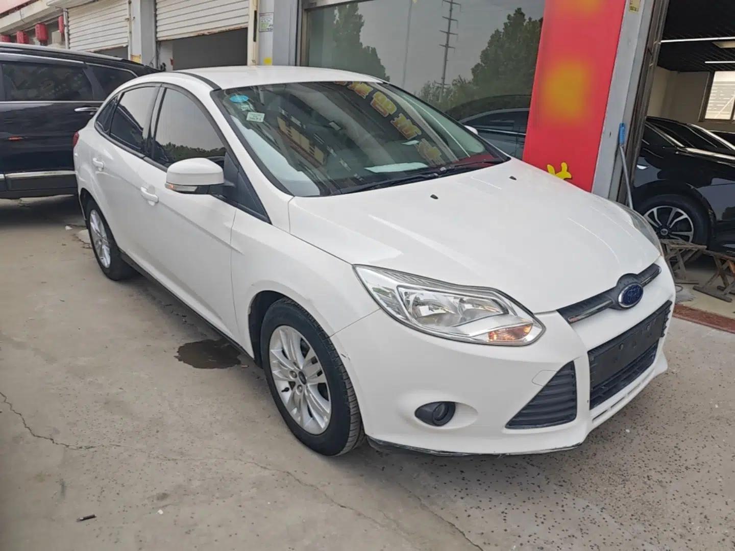 Ford Focus 2012 Sedan 1.6L Automatic Comfort Model — миниатюра 3