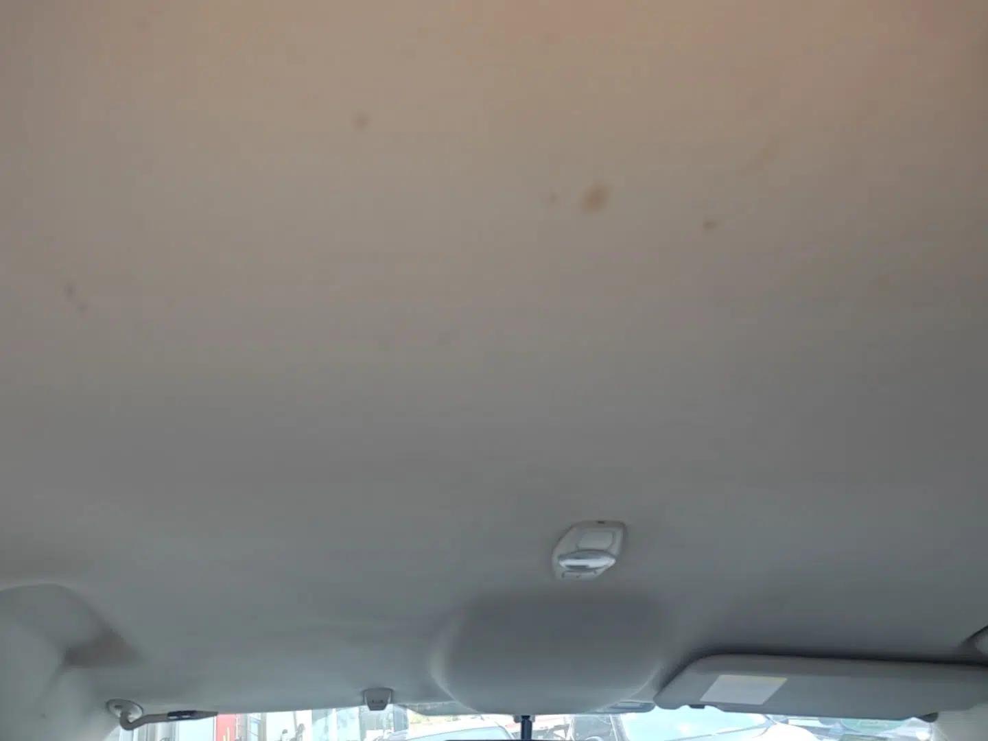 Ford Focus 2012 Sedan 1.6L Automatic Comfort Model — миниатюра 21