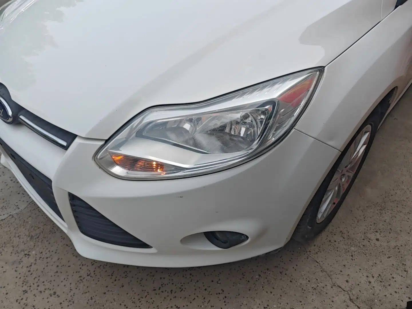 Ford Focus 2012 Sedan 1.6L Automatic Comfort Model — миниатюра 9