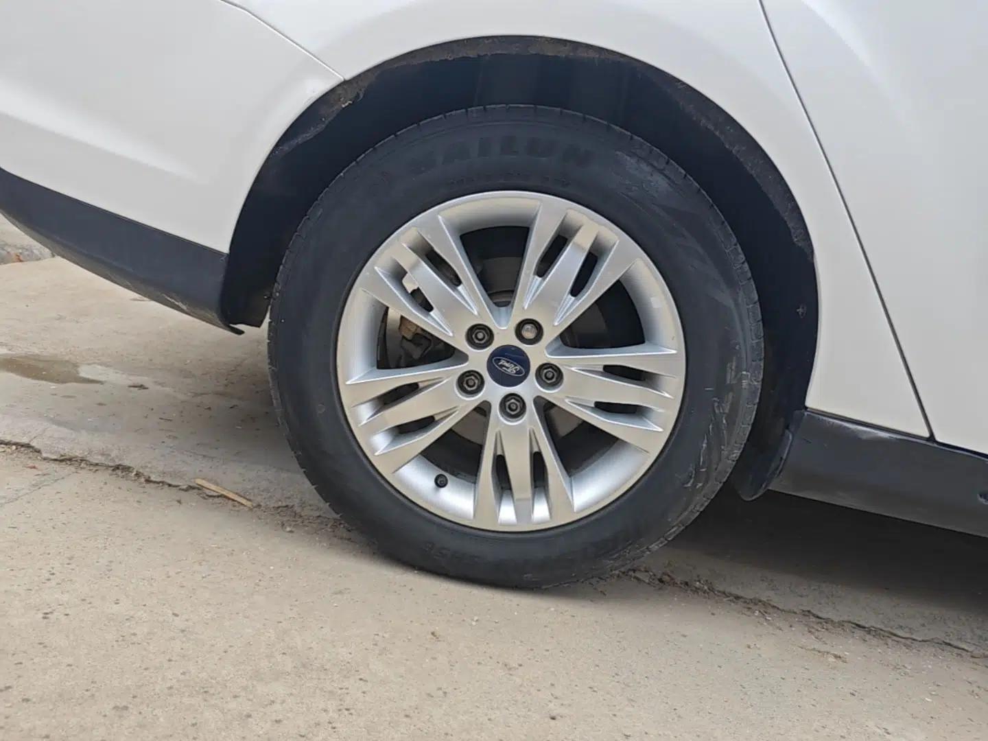 Ford Focus 2012 Sedan 1.6L Automatic Comfort Model — миниатюра 10