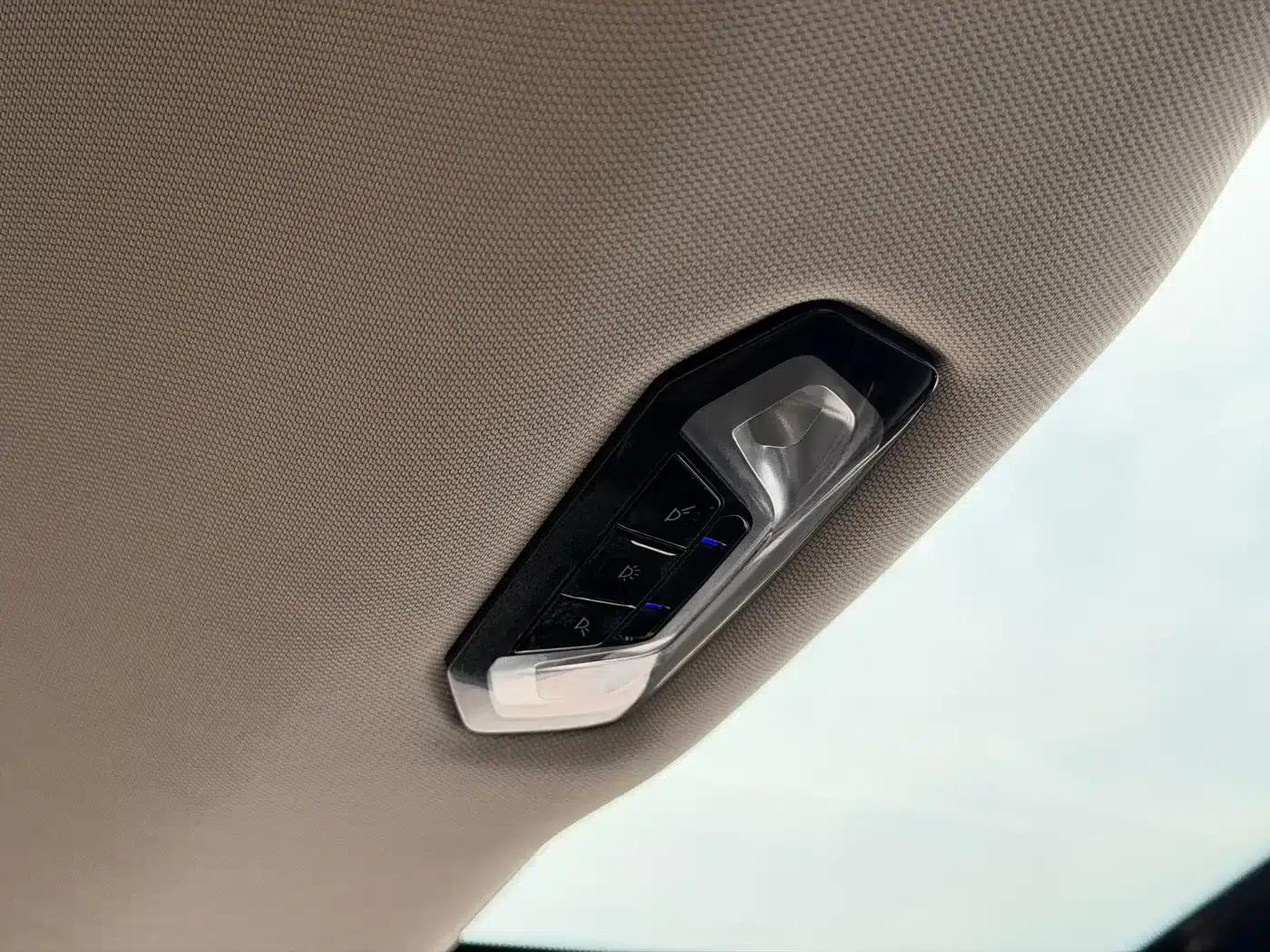 2022 BMW 3 Series 325Li M Sport Package — миниатюра 14