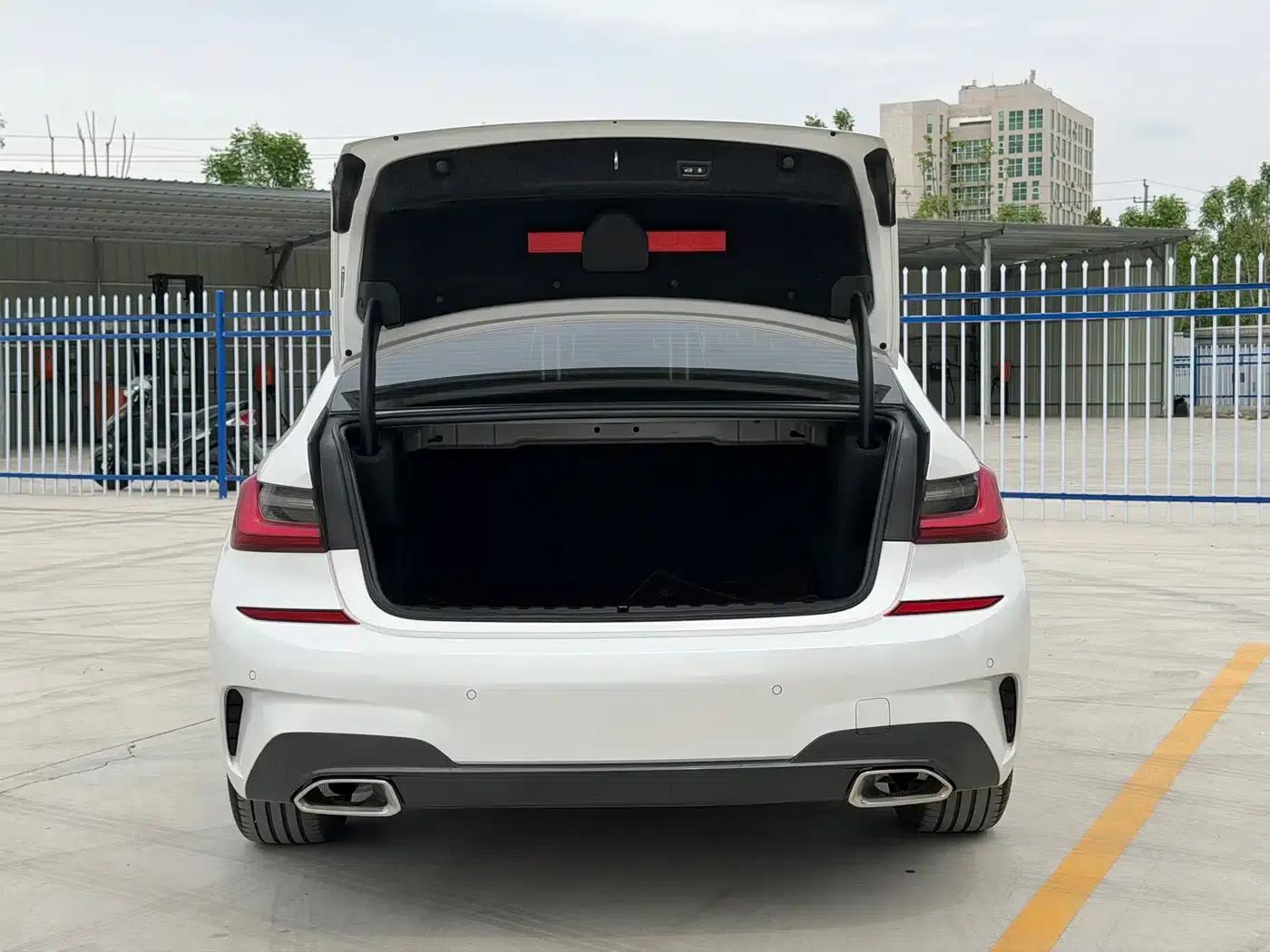 2022 BMW 3 Series 325Li M Sport Package — миниатюра 21