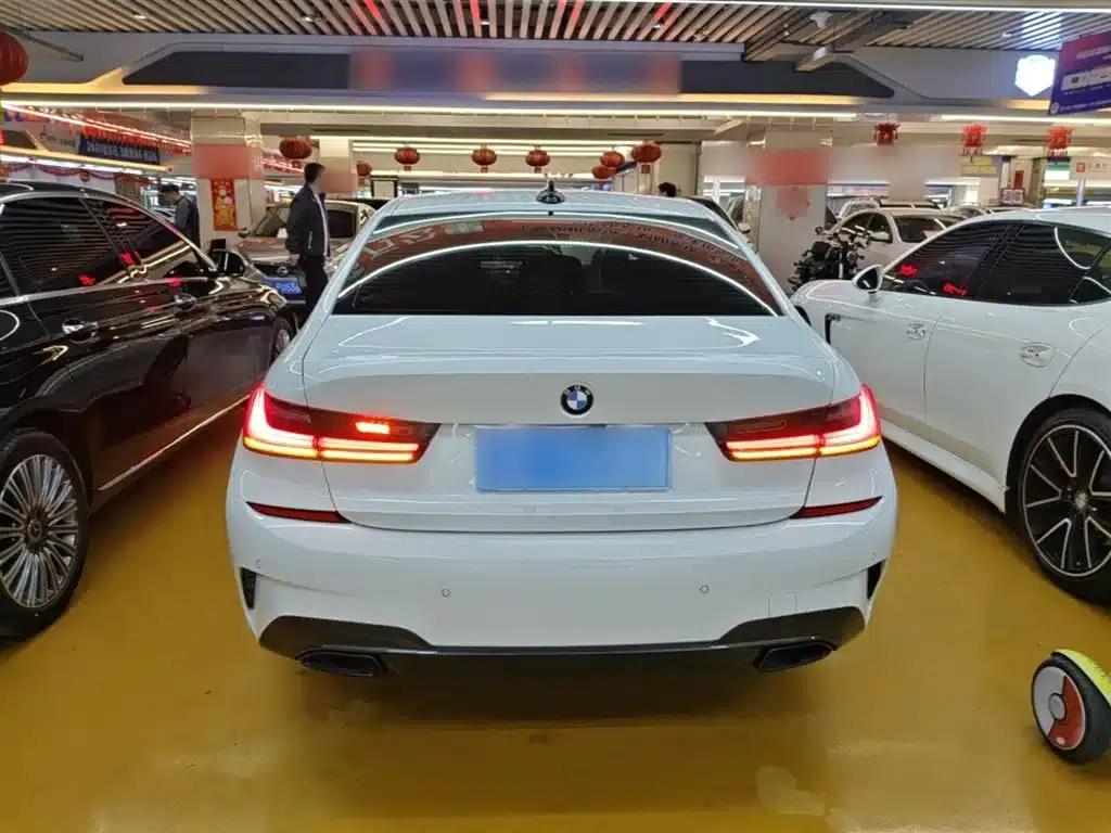 2020 BMW 3 Series 325Li M Sport Shadow Edition — миниатюра 6