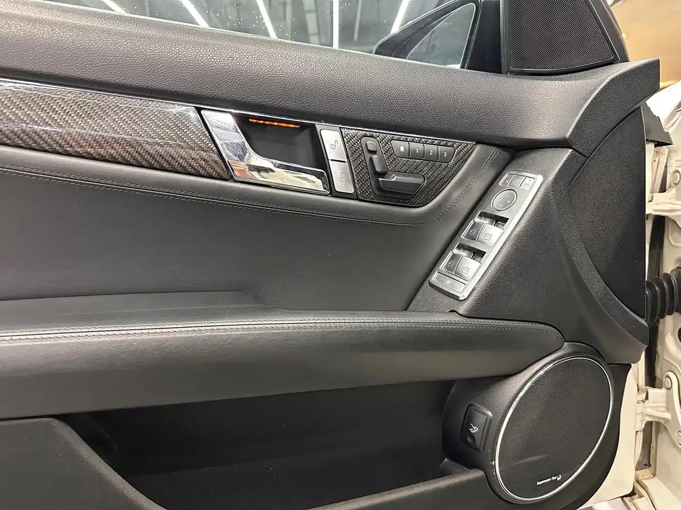 2009 Mercedes-Benz C-Class AMG C 63 Dynamic — миниатюра 4