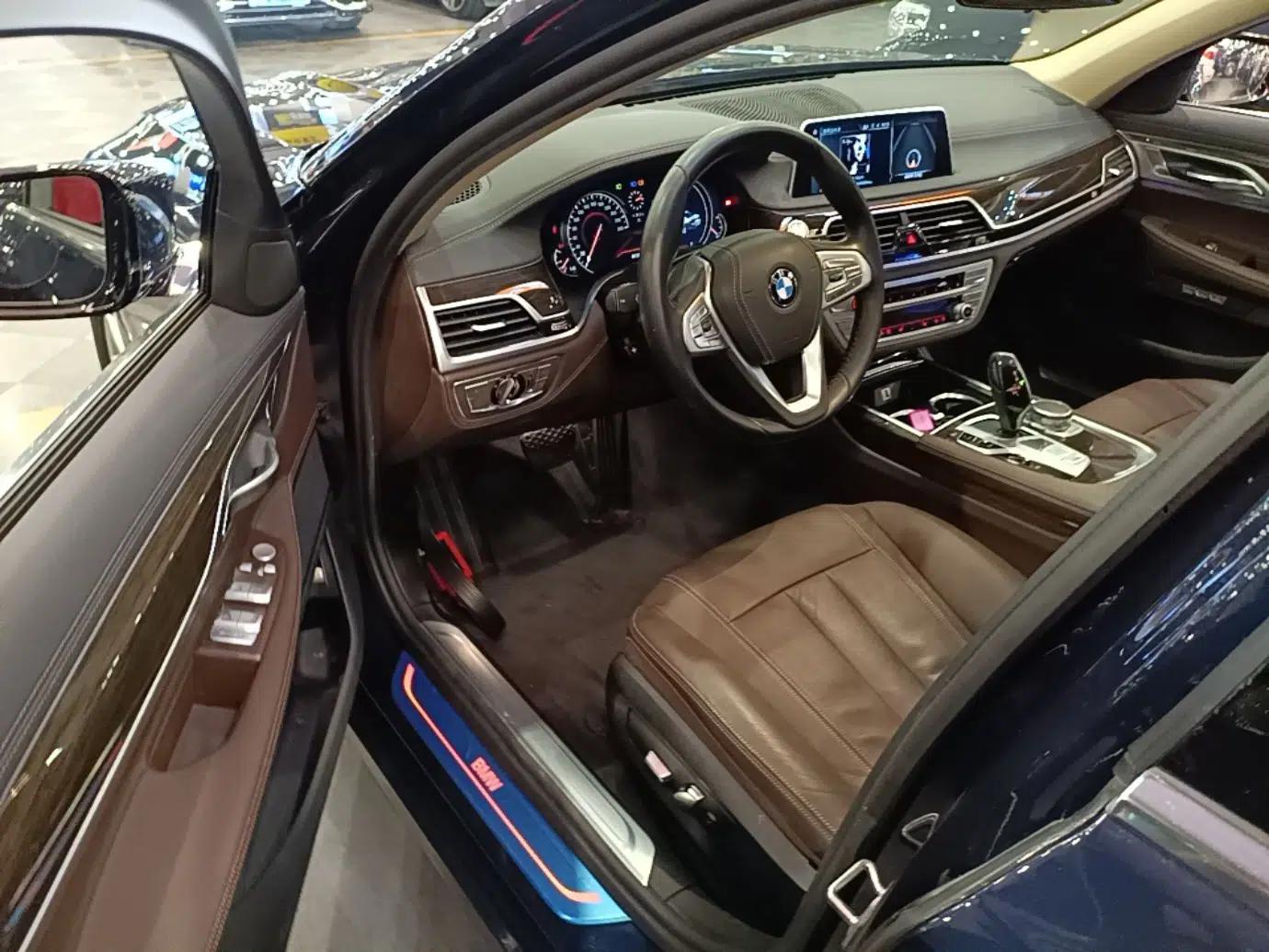 BMW 7 Series 2017 730Li Leading Model — миниатюра 19