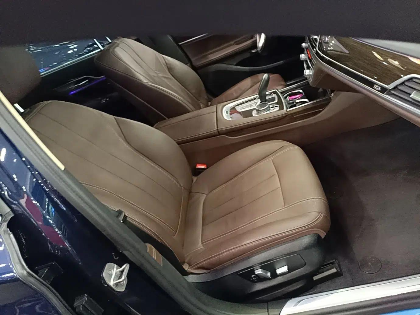 BMW 7 Series 2017 730Li Leading Model — миниатюра 23