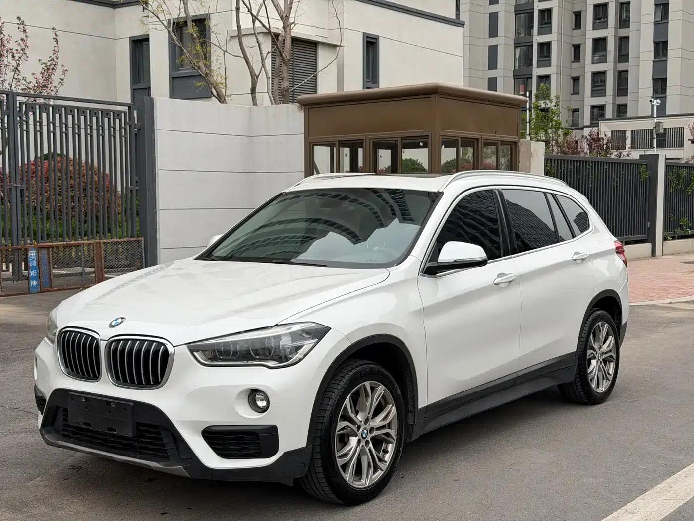 BMW X1 2019 sDrive20Li Leading Edition — миниатюра 1