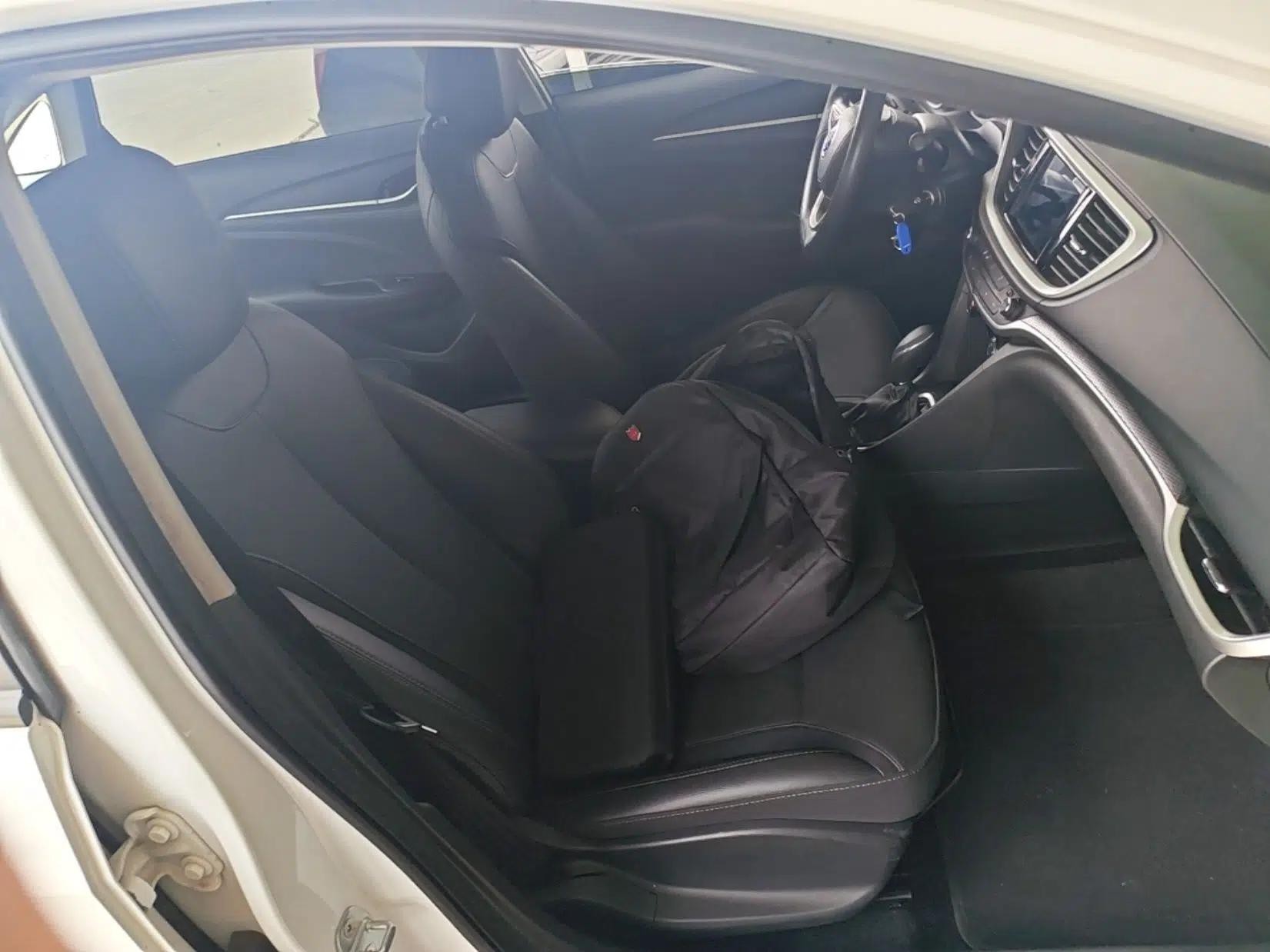 Buick GT 2021 Revised Version 1.3T Automatic Mild Hybrid Elite Edition — миниатюра 23