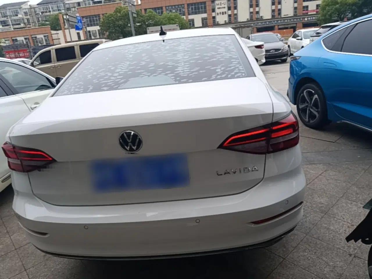 Volkswagen Lavida 2021 1.5L Automatic Comfort Edition — миниатюра 3