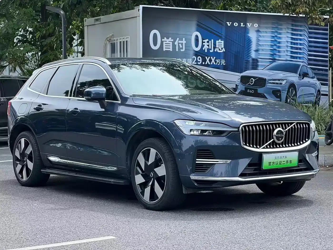 2024 Volvo XC60 Plug-in Hybrid T8 Plug-in Hybrid Long Range AWD Inscription Luxury Edition — миниатюра 3