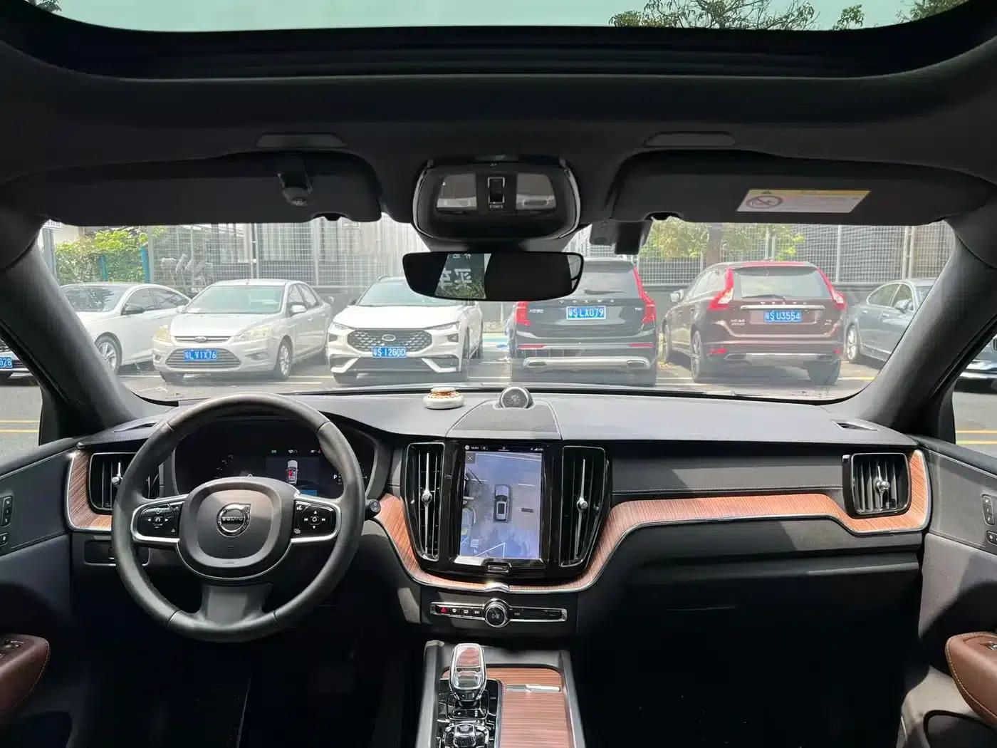 2024 Volvo XC60 Plug-in Hybrid T8 Plug-in Hybrid Long Range AWD Inscription Luxury Edition — миниатюра 4