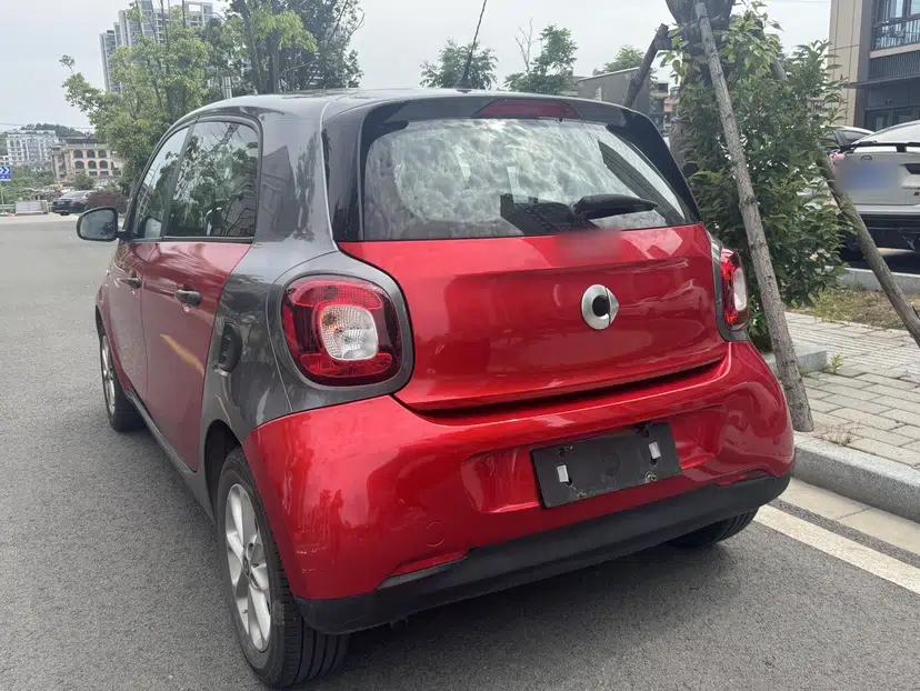 smart forfour 2016 1.0L 52 kW Dynamic Edition — миниатюра 4