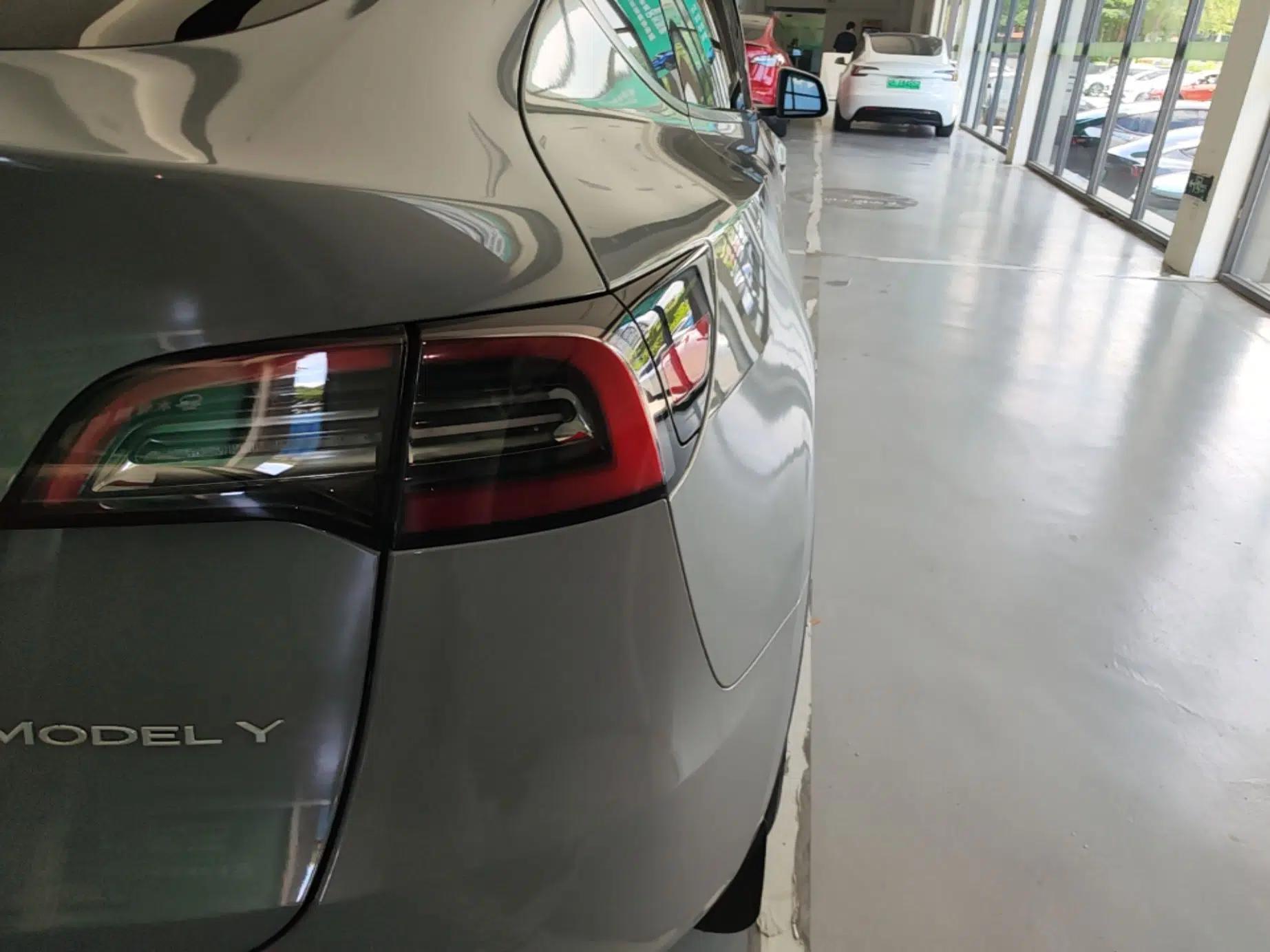 Tesla Model Y 2024 Long-Range All-Wheel-Drive Version — миниатюра 7
