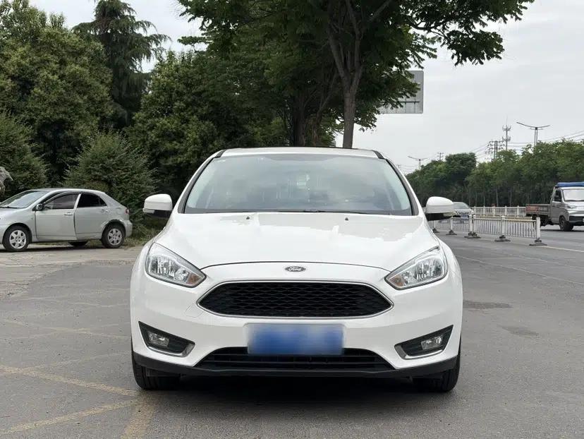 Ford Focus 2018 Hatchback Classic EcoBoost 180 Automatic Elite Model — миниатюра 3
