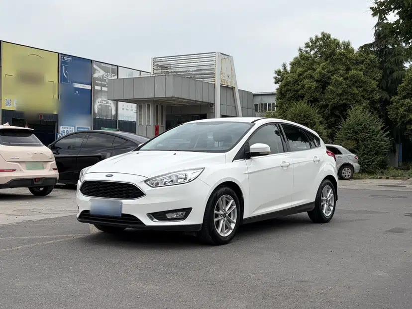 Ford Focus 2018 Hatchback Classic EcoBoost 180 Automatic Elite Model — миниатюра 5