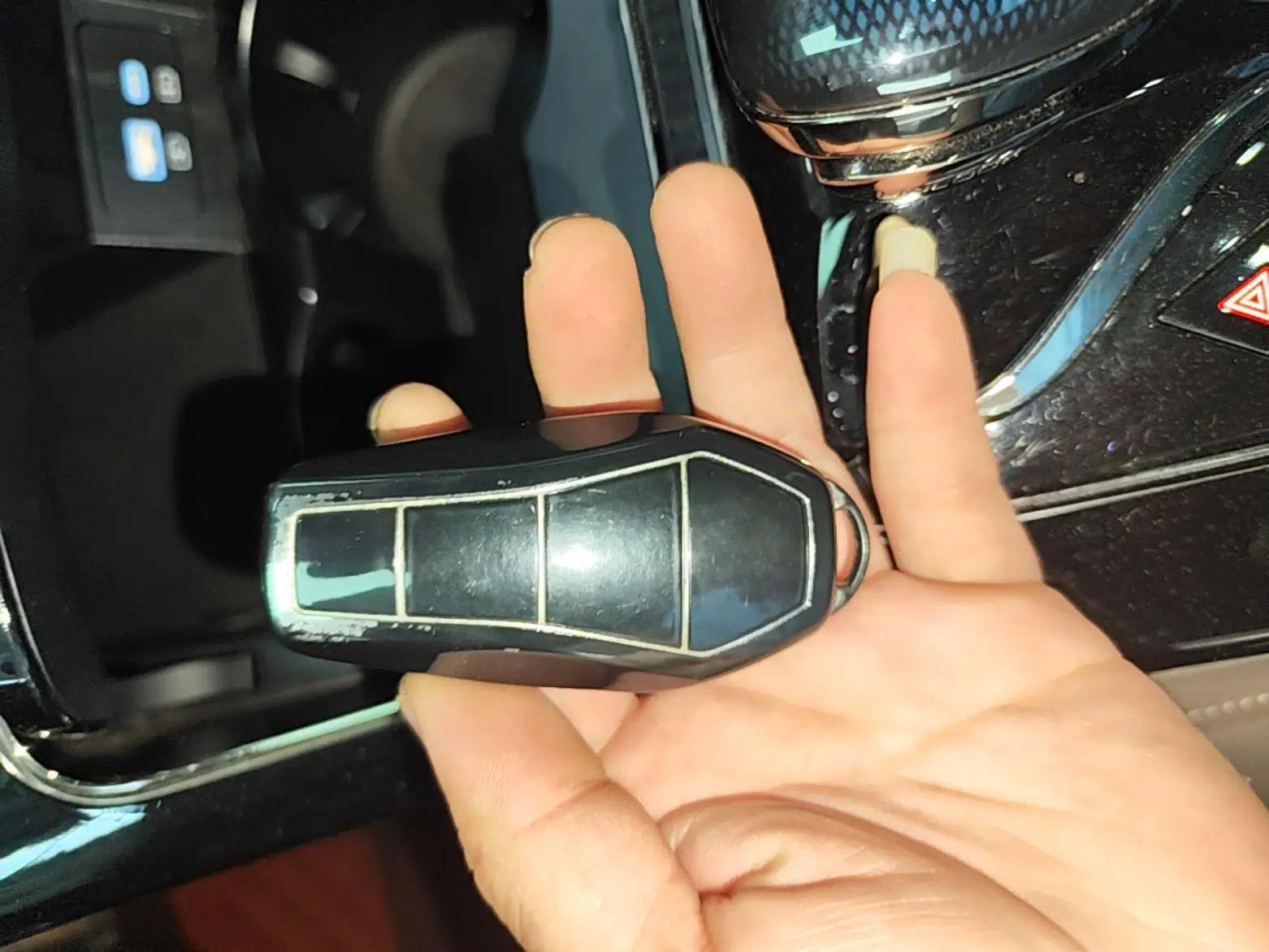 BYD Han 2024 DM-i Glory Edition 121KM Prestige Model — миниатюра 22