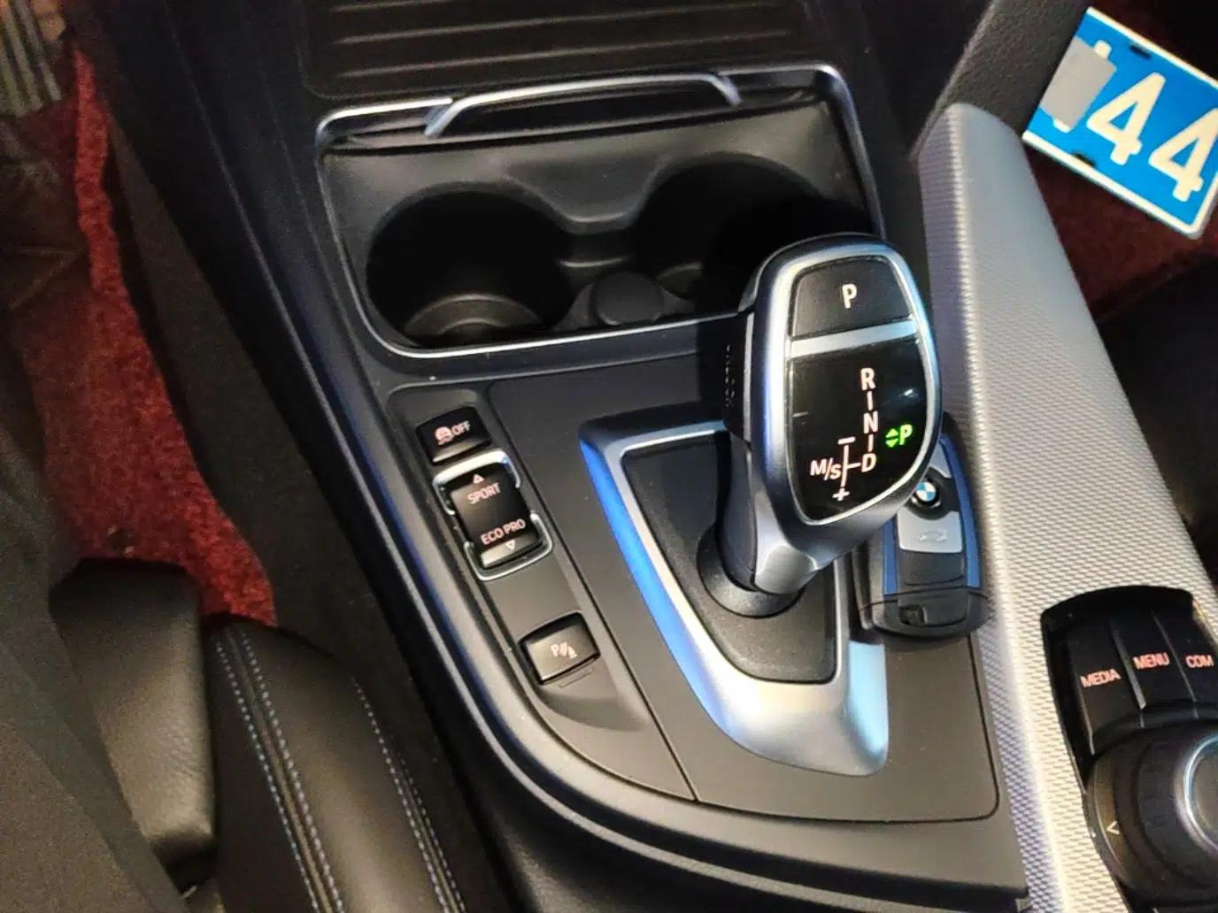 BMW 3 Series 2019 320i M Sport Package — миниатюра 17