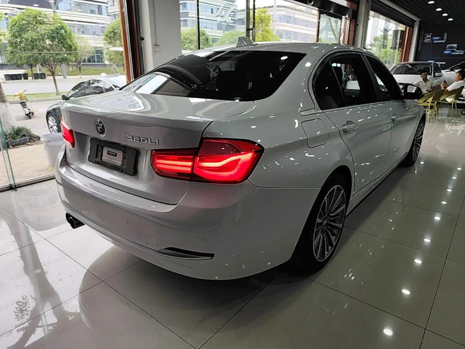 BMW 3 Series 2019 320Li Fashion Model — миниатюра 6