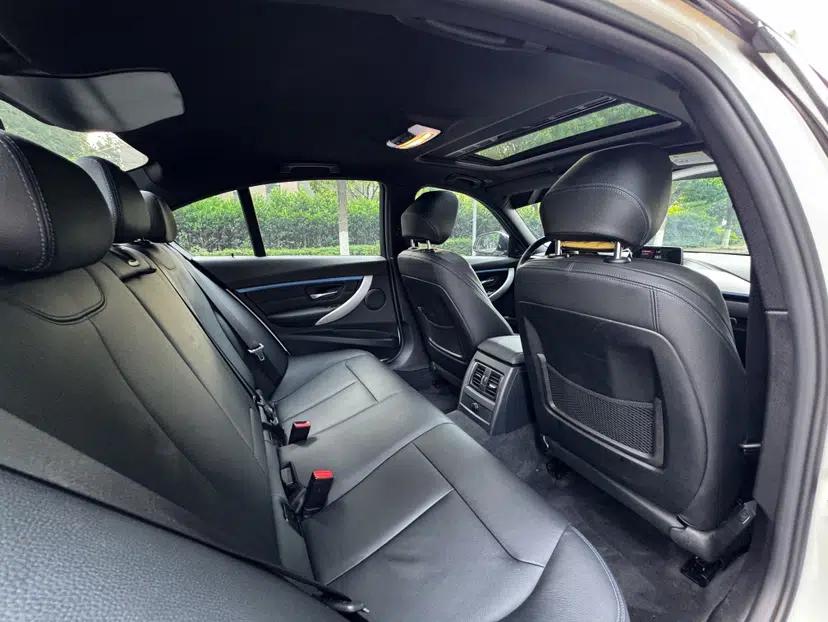 BMW 3 Series 2018 320i M Sport Package — миниатюра 22