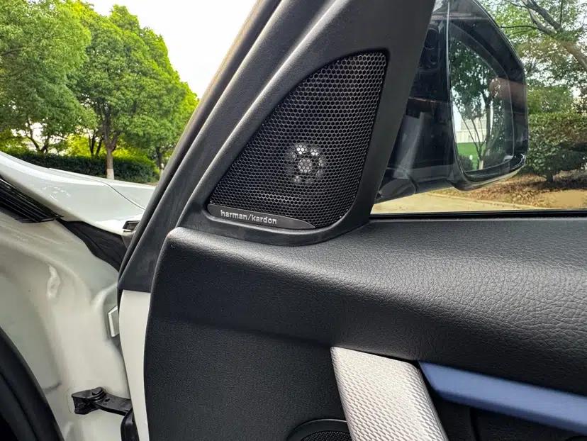BMW 3 Series 2018 320i M Sport Package — миниатюра 23