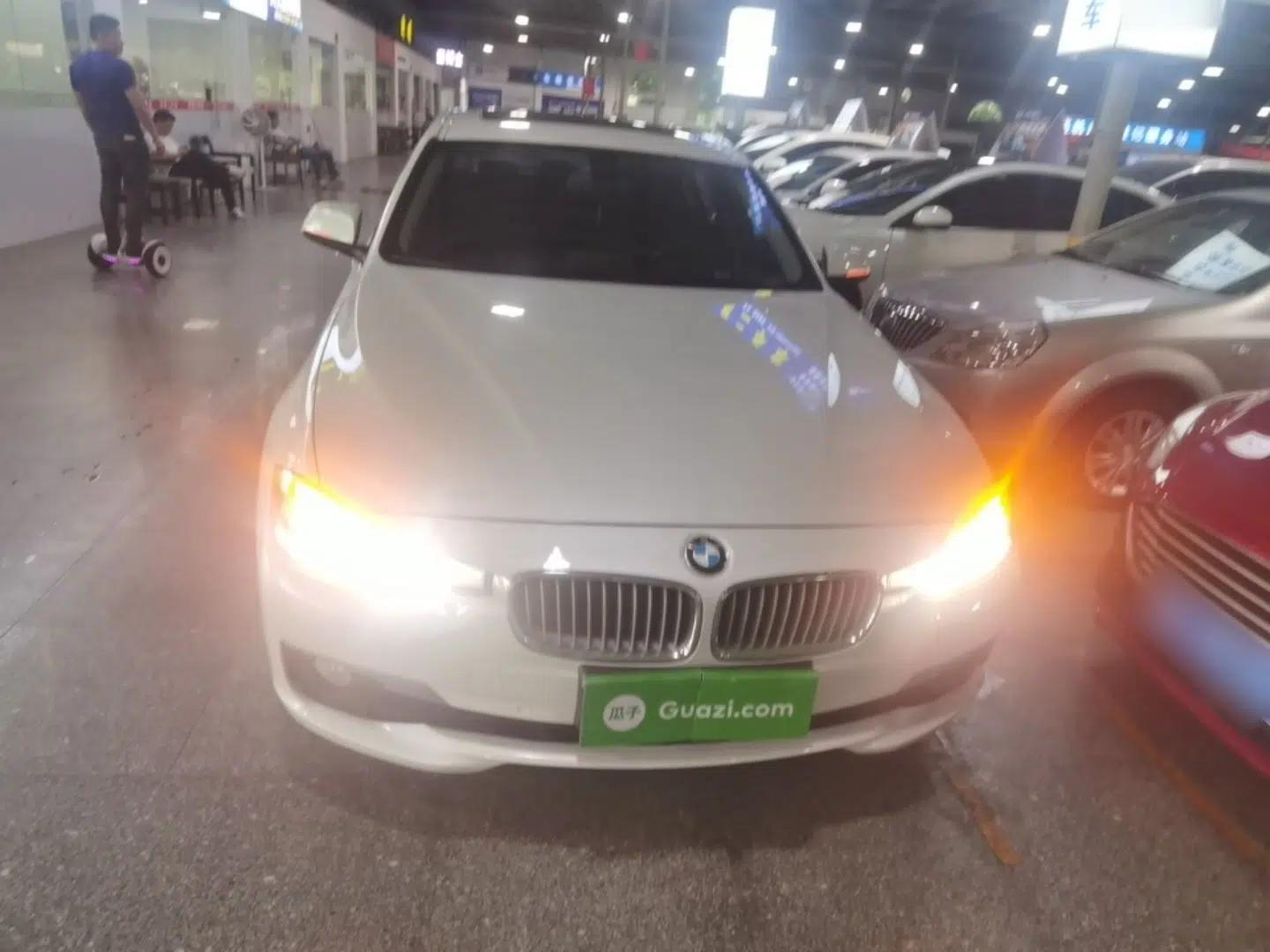 BMW 3 Series 2018 320Li Fashion Model — миниатюра 2