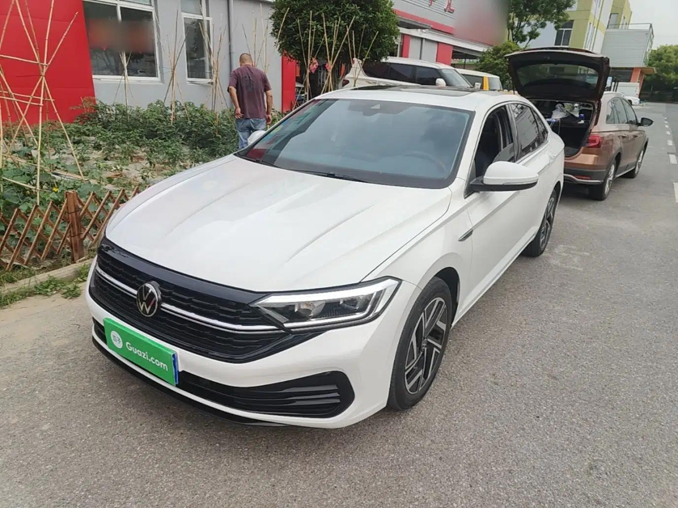 Volkswagen Sagitar 2023 300TSI DSG Excellence Edition — миниатюра 1