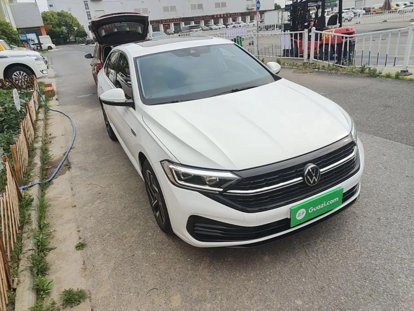 Volkswagen Sagitar 2023 300TSI DSG Excellence Edition — миниатюра 3