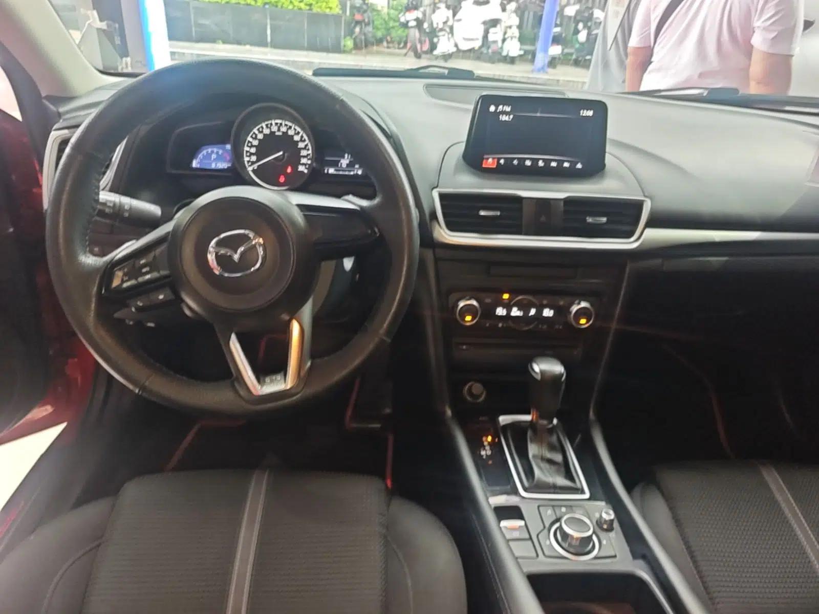 Mazda 3 Axela 2017 Sedan 1.5L Automatic Luxury Model China VI Standard — миниатюра 13