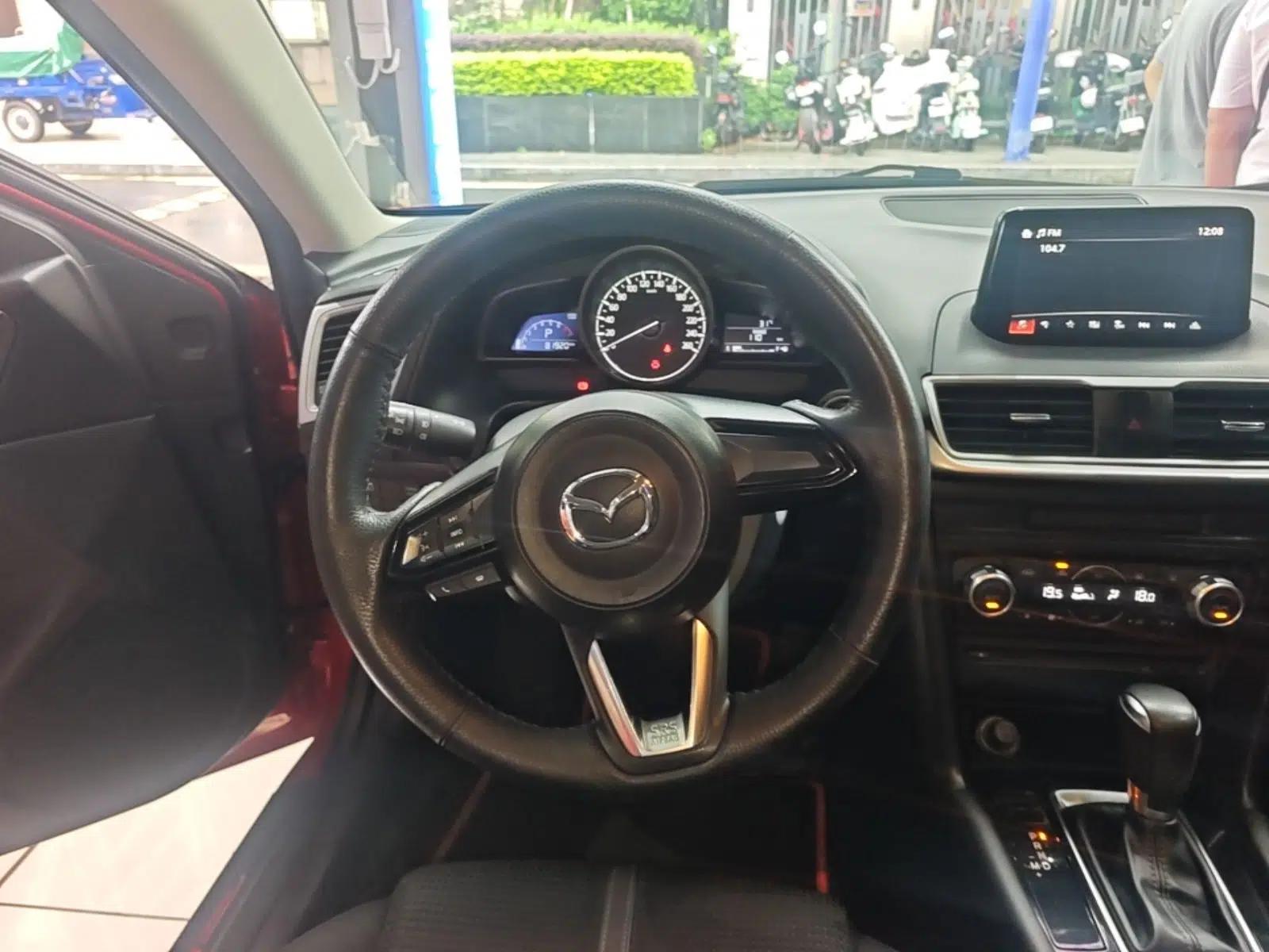 Mazda 3 Axela 2017 Sedan 1.5L Automatic Luxury Model China VI Standard — миниатюра 14