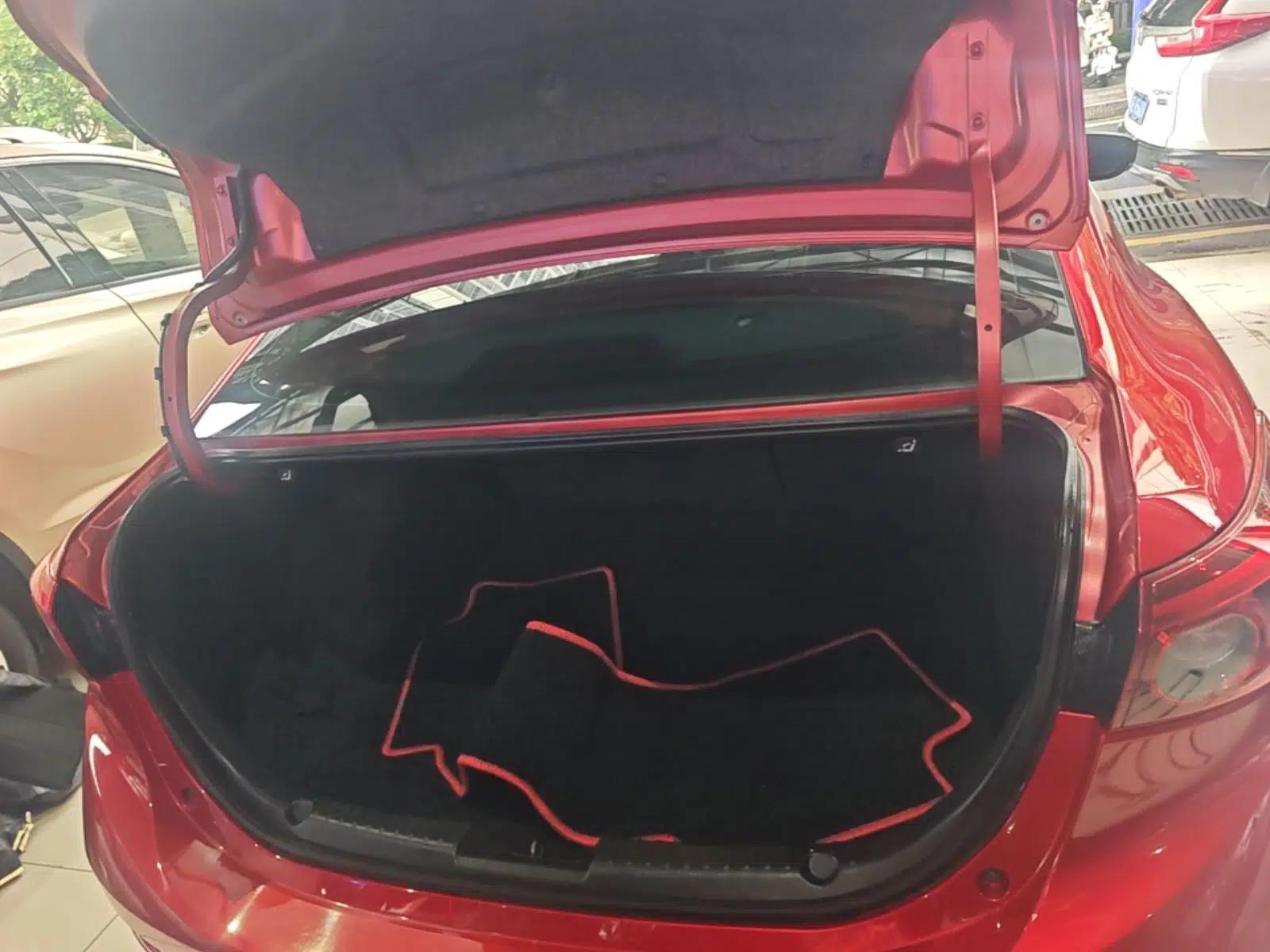 Mazda 3 Axela 2017 Sedan 1.5L Automatic Luxury Model China VI Standard — миниатюра 22