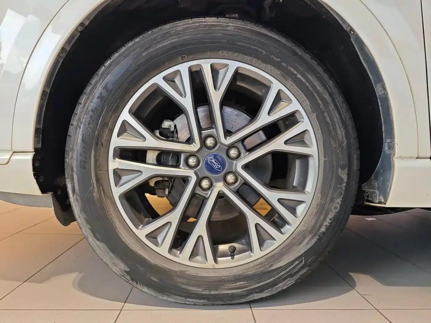 Escape 2020 EcoBoost 245 AWD Premium Edition — миниатюра 6