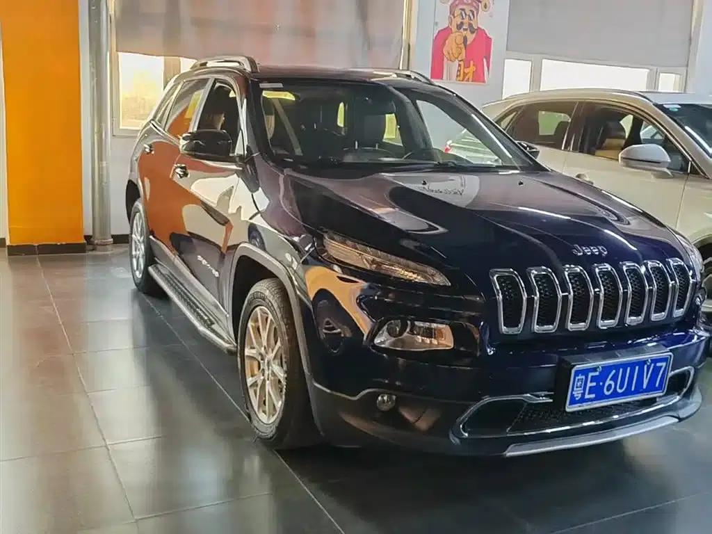 Jeep Cherokee 2017 2.4L Leading Intelligent Edition — миниатюра 3