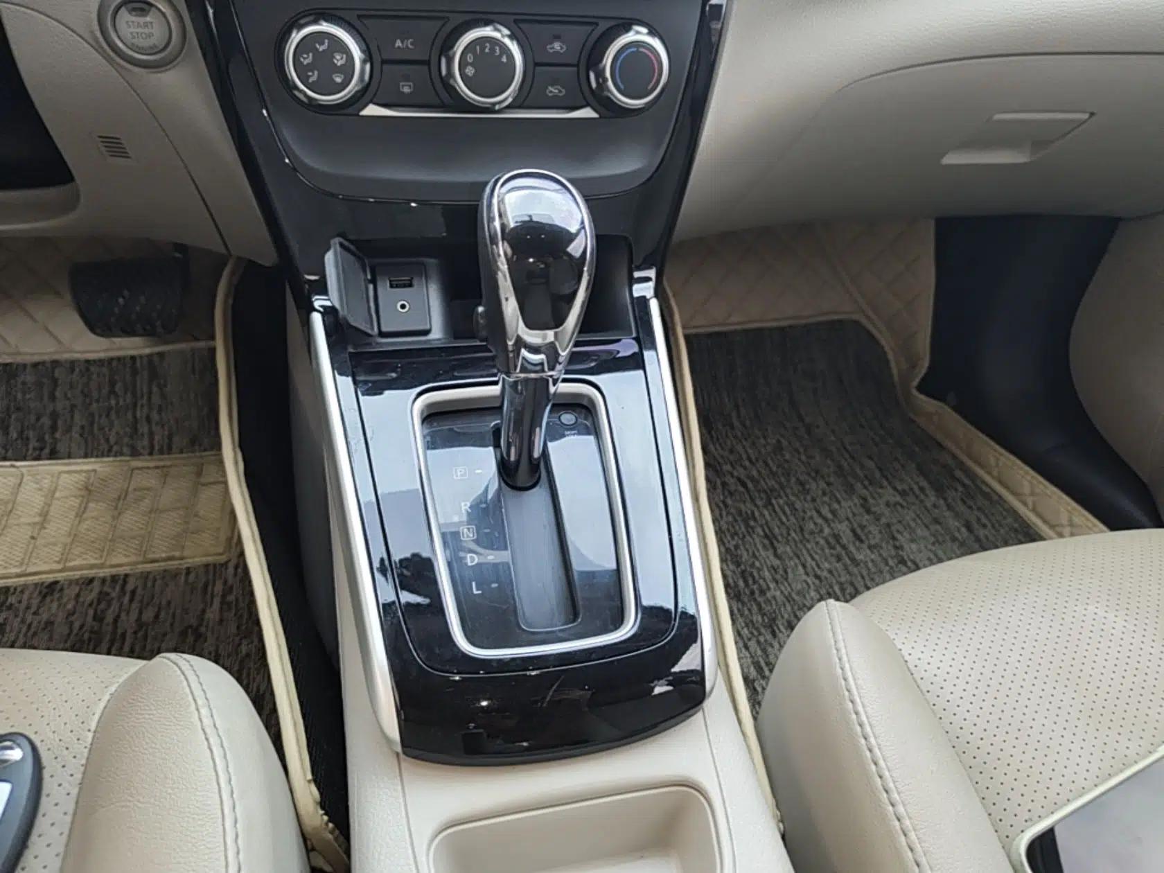 Nissan Sylphy 2016 1.6 XL CVT Deluxe Edition — миниатюра 17