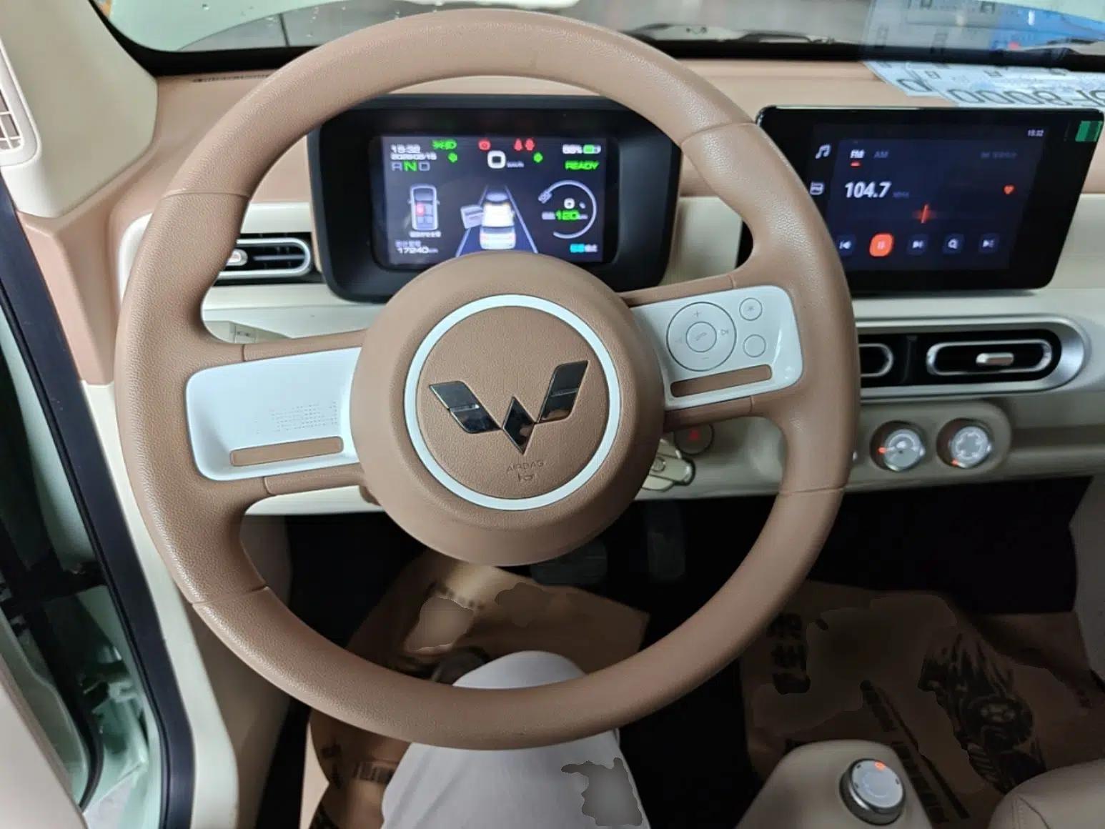 Wuling Hongguang MINIEV 2024 3rd Generation 215km Advanced Version — миниатюра 14