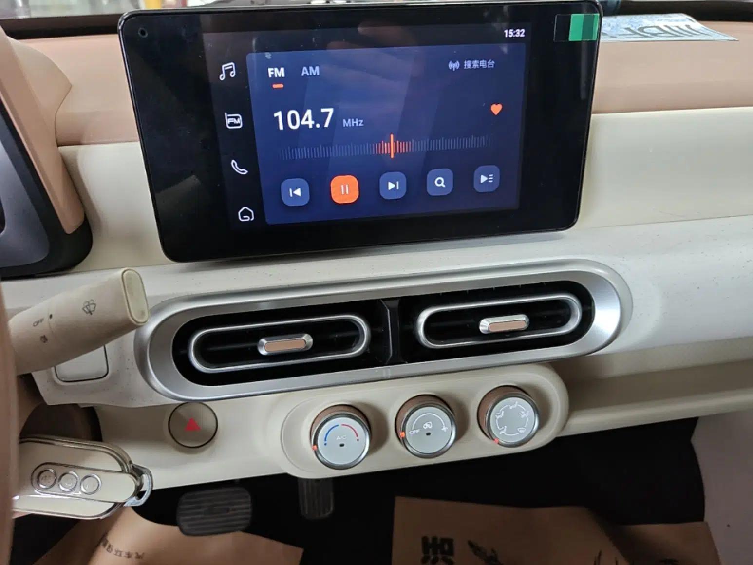 Wuling Hongguang MINIEV 2024 3rd Generation 215km Advanced Version — миниатюра 16