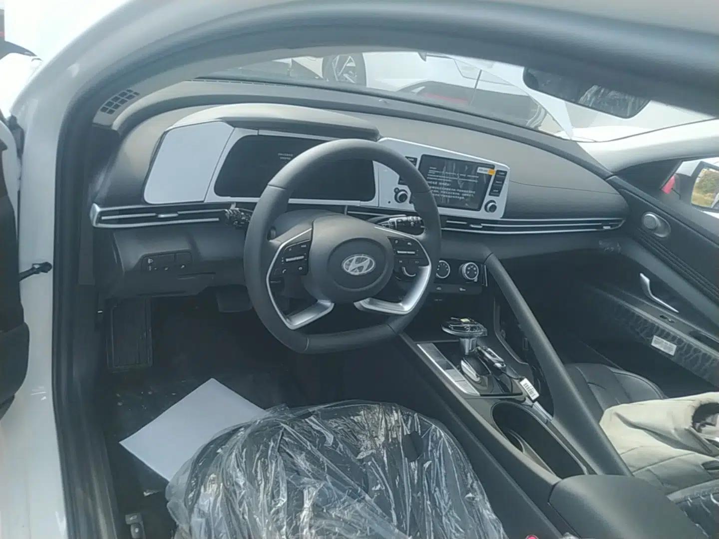 Hyundai Elantra 2023 1.5L CVT GLX Elite Edition — миниатюра 13