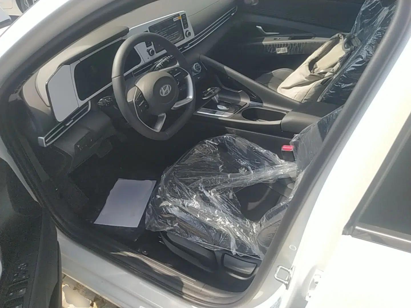 Hyundai Elantra 2023 1.5L CVT GLX Elite Edition — миниатюра 18