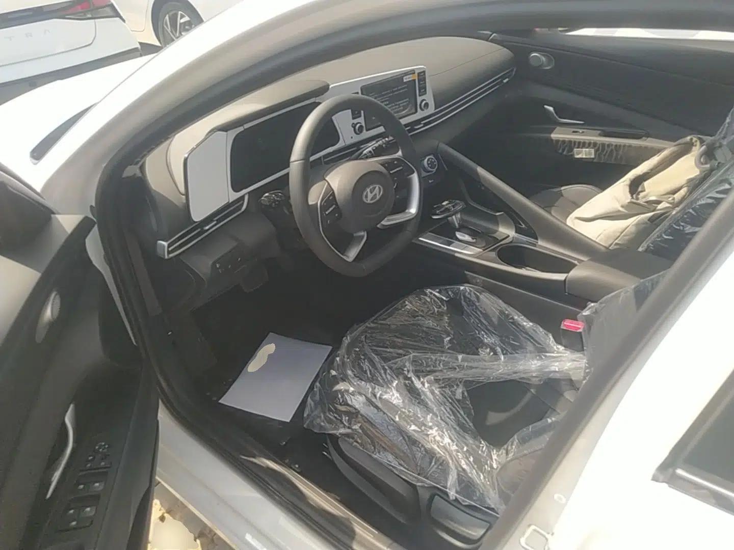 Hyundai Elantra 2023 1.5L CVT GLX Elite Edition — миниатюра 19