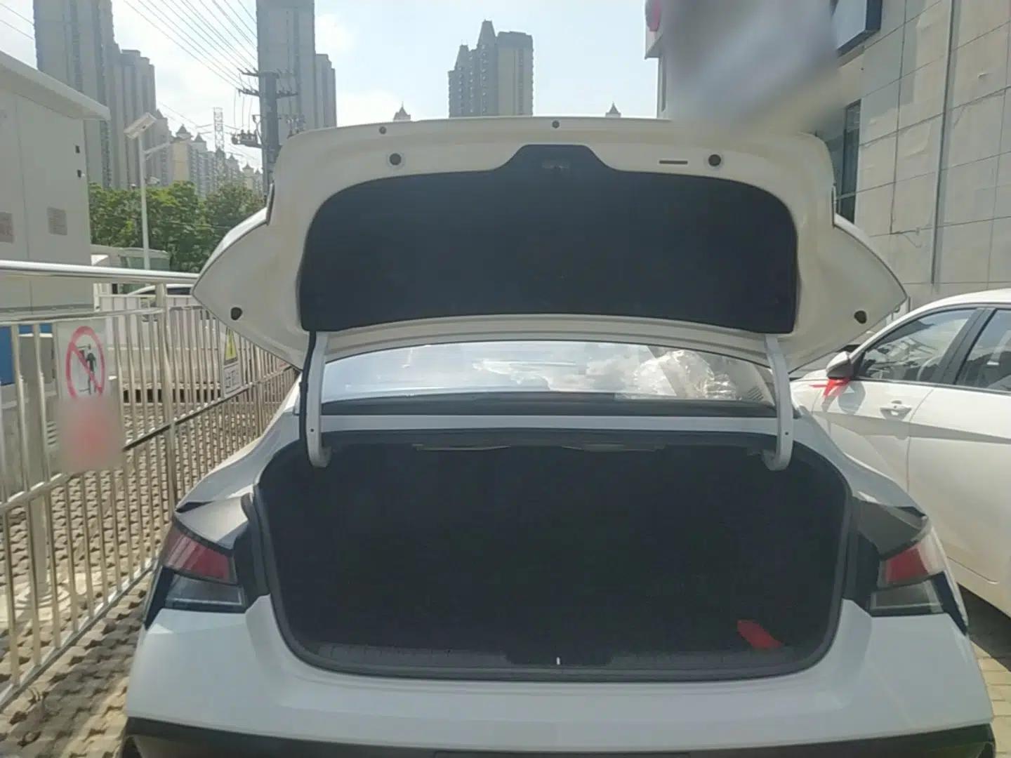 Hyundai Elantra 2023 1.5L CVT GLX Elite Edition — миниатюра 22
